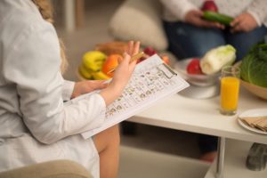 Dietitian talking to client.