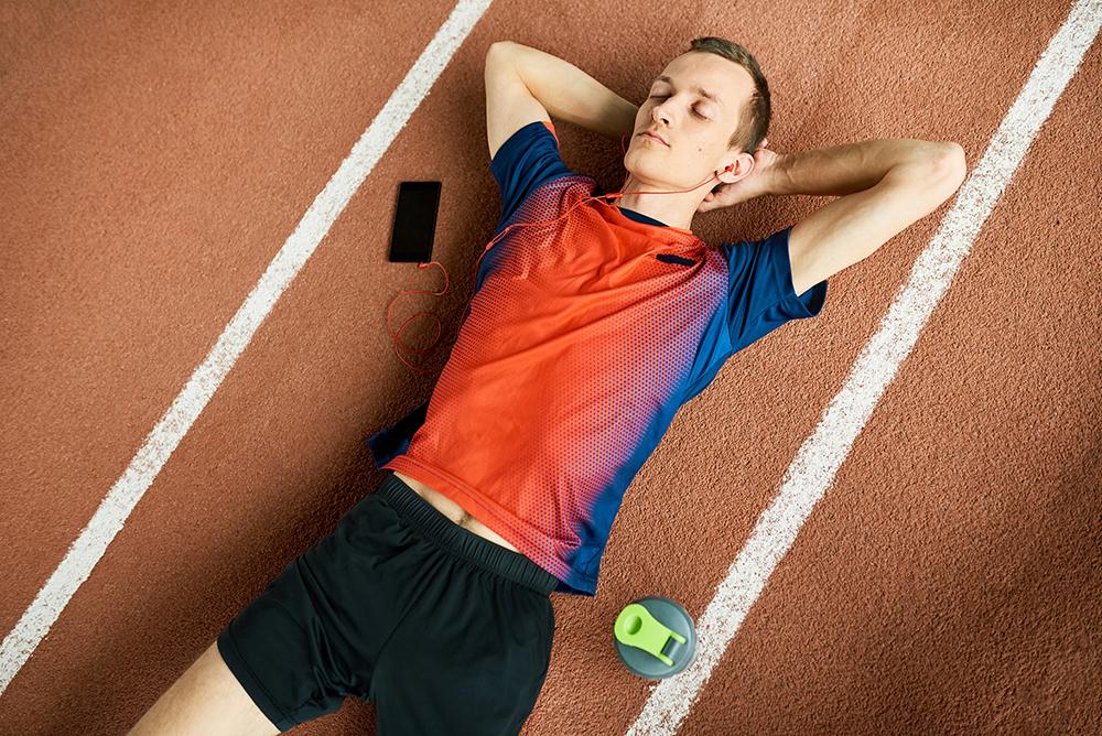 What should an athlete's sleep routine look like?